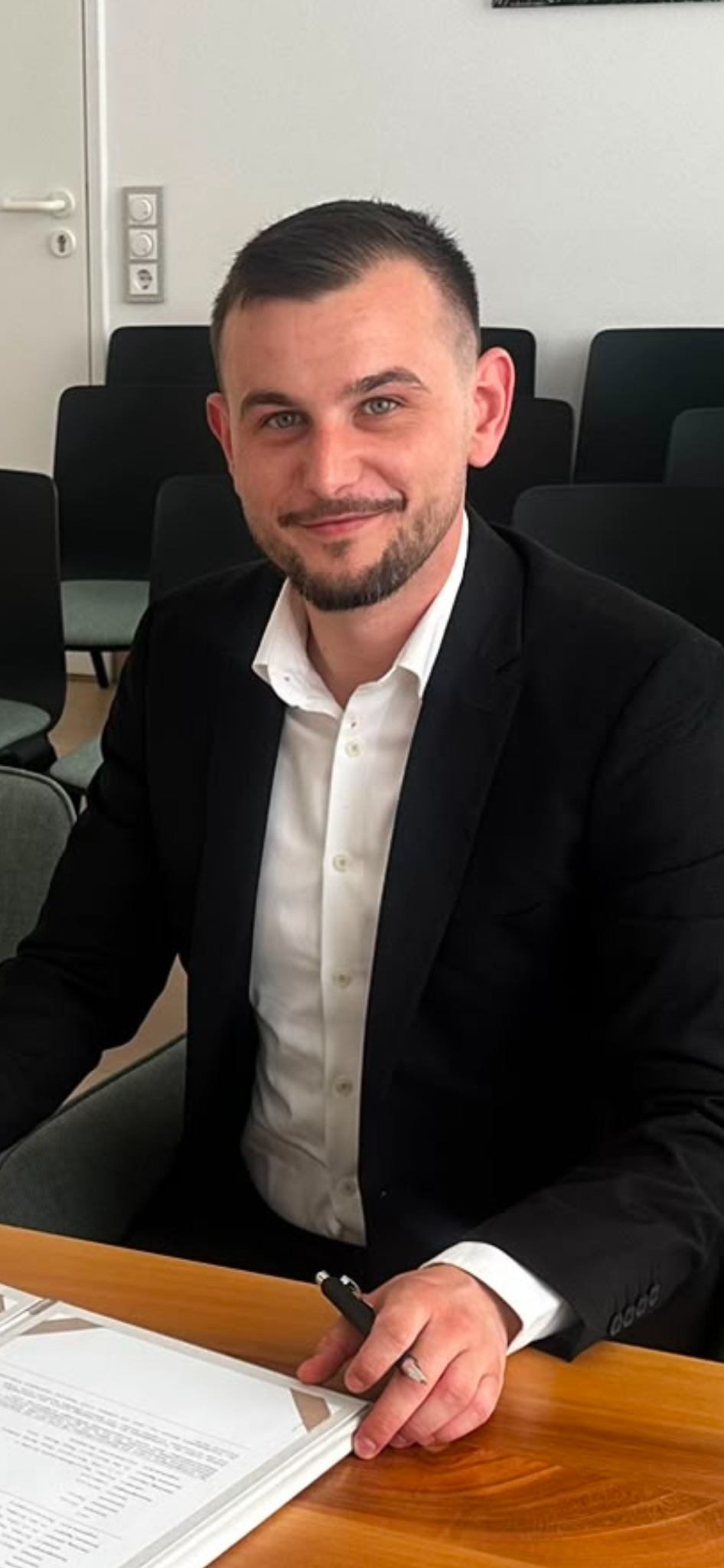 Martin Czekala, Gründer von AutoPragma, im geschäftlichen Gespräch